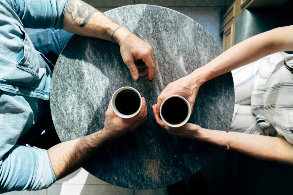 eye to eye on the first date after meeting online